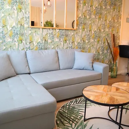 1 Ambiance Tropicale - Centre De Bourbourg, Terrasse Privee Апартаменты *