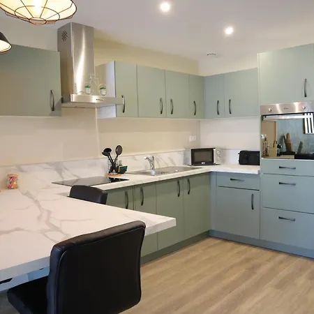 Апартаменты 1 Ambiance Tropicale - Centre De Bourbourg, Terrasse Privee Бурбур