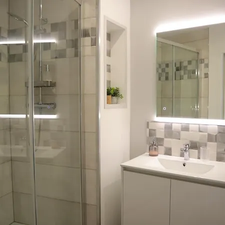 1 Ambiance Tropicale - Centre De Bourbourg, Terrasse Privee Apartment